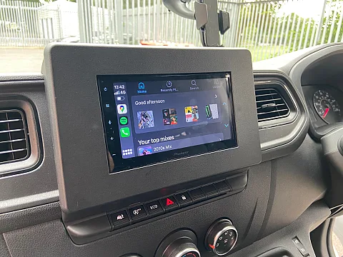 Renault Master 2022 fitted with Pioneer SPH-DA360DAB, Camera