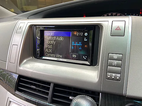 Toyota Estima 2008 Pioneer AVH-Z2200BT CarPlay Installed