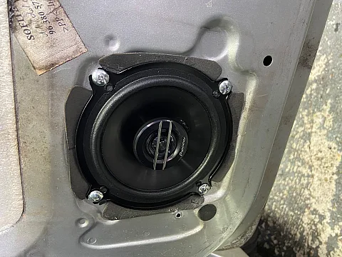 Citroen Saxo 2002 fitted with JVC KD-T402, Pioneer TS-G1020F Front Door Speakers