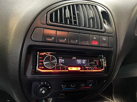 Citroen Saxo 2002 fitted with JVC KD-T402, Pioneer TS-G1020F Front Door Speakers