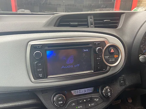 Toyota Yaris 2014 factory radio