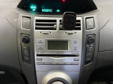 Toyota Yaris 2007 factory radio