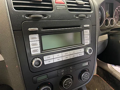 VW Golf MK5 factory radio
