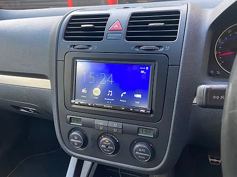 VW Golf MK5 upgraded with Sony XAV-AV3250 using CTKVW18