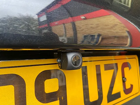 Porsche 997 2009 upgraded with Kenwood CMOS-230 Camera