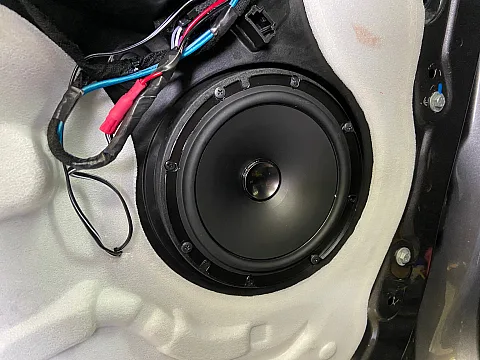 Peugeot Partner 2019 upgraded with Pioneer TS-A1600C and JBL BASSPRO SL2