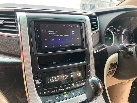 Toyota Alphard 2012 fitted with SPH-DA360DAB CarPlay / Android Auto stereo