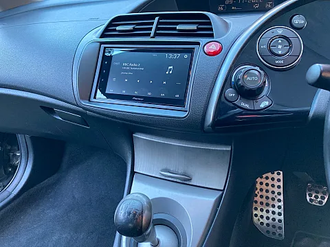 Honda Civic 2006 fitted with Pioneer SPH-DA160DAB Stereo