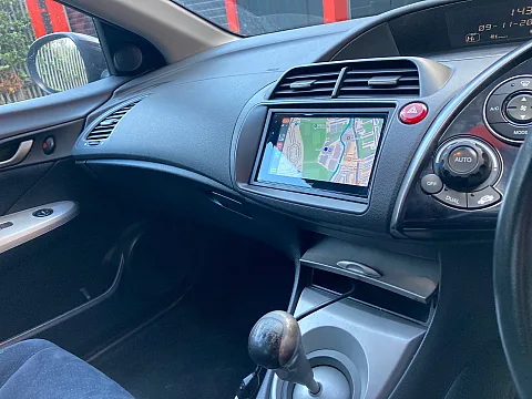 Honda Civic 2006 fitted with Pioneer SPH-DA160DAB Stereo