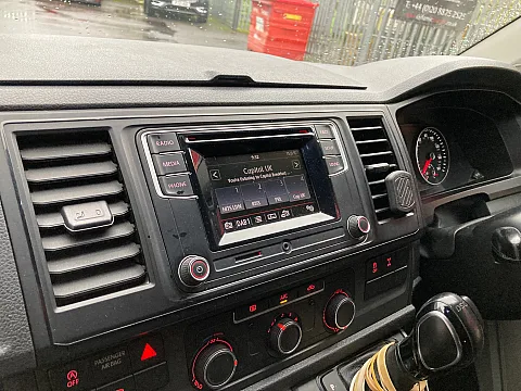 VW Transporter 2017 factory radio
