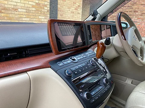 Nissan Elgrand 2005 factory radio