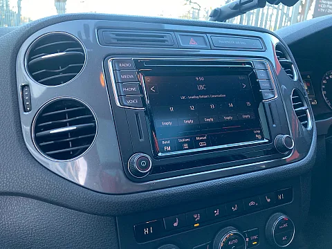 VW Tiguan 2015 factory radio