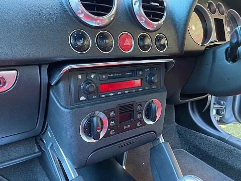 Audi TT 2003 factory radio
