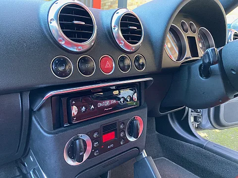 Audi TT 2003 upgraded with Pioneer SPH-10BT Bluetooth stereo