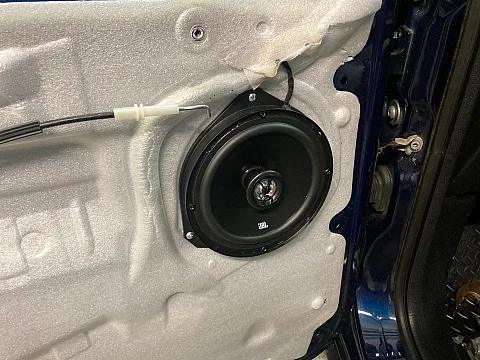 Fiat Panda 2014 upgraded with JBL Stage 1 621 speakers
