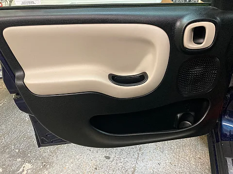 Fiat Panda 2014 upgraded with JBL Stage 1 621 speakers