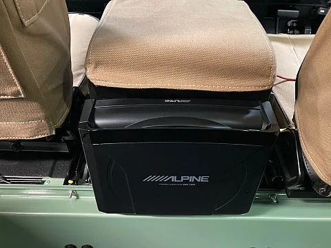 Land Rover Defender 2016 Alpine UTE-200BT, SWE-1200 AMP subwoofer install