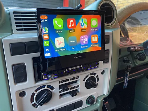 Land Rover Defender 2009 Pioneer AVH-Z7200DAB, JBL Basspro Installed