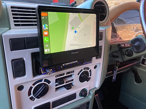 Land Rover Defender 2009 Pioneer AVH-Z7200DAB, JBL Basspro Installed