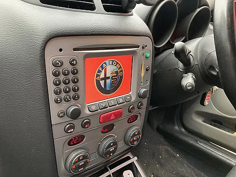 Alfa Romeo 2004 factory radio