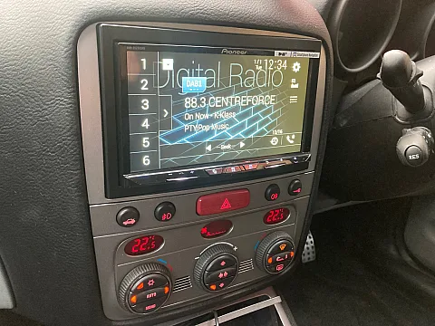 Alfa Romeo 2004 Pioneer AVH-Z9200DAB, reversing camera installed