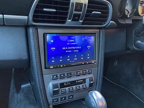 Porsche 911 2007 Sony XAV-AX3250 multimedia upgrade