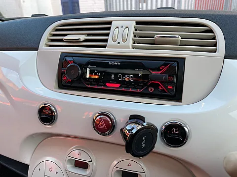 Fiat 500 2008 upgraded with Sony DSX-A410BT Bluetooth stereo