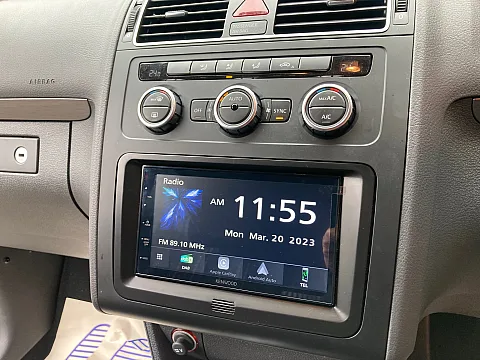 VW Touran 2014 upgraded with Kenwood DMX5020DABS CarPlay stereo
