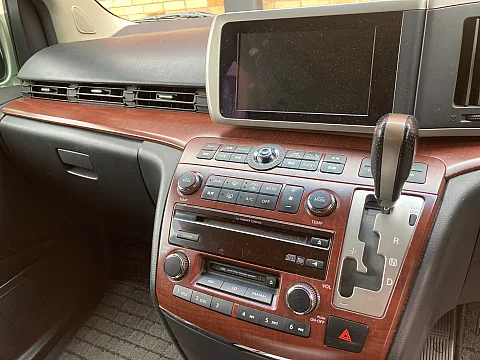 Nissan Elgrand 2005 Factory Radio