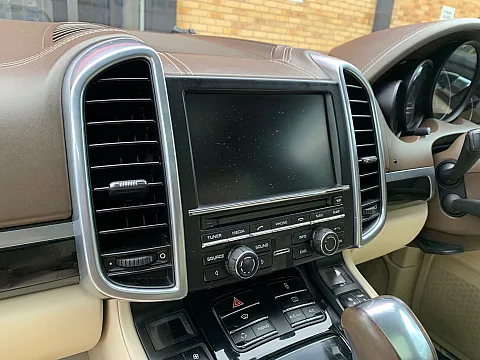 Porsche Cayenne 2014 factory radio