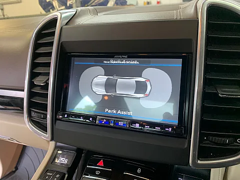 Porsche Cayenne 2014 upgraded with Alpine ILX-705D Multimedia Stereo