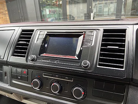 VW Transporter T6 factory radio
