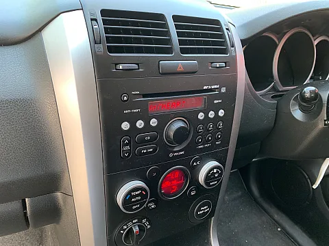 Suzuki Grand Vitara 2009 factory radio