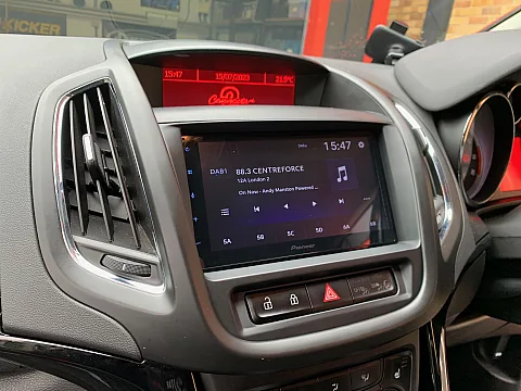 Vauxhall Zafira 2016 upgraded with Pioneer SPH-DA160DAB CarPlay stereo