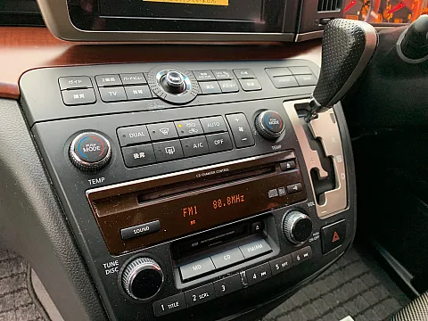 Nissan Elgrand 2005 factory radio