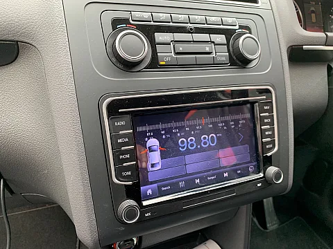VW Touran 2011 factory radio