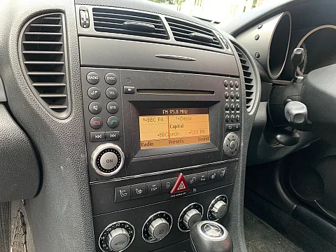 Mercedes SLK 2009 factory radio