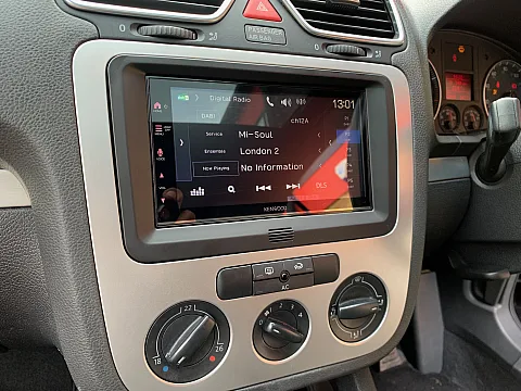 VW EOS 2009 factory radio