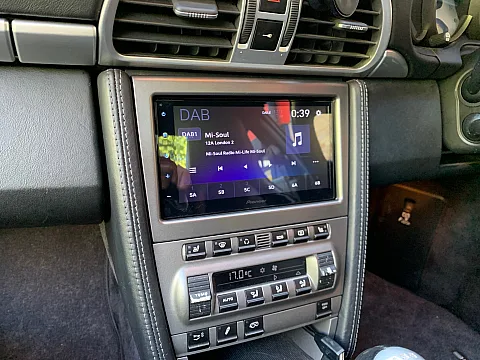 Porsche 997 upgraded with Pioneer SPH-DA160DAB CarPlay stereo