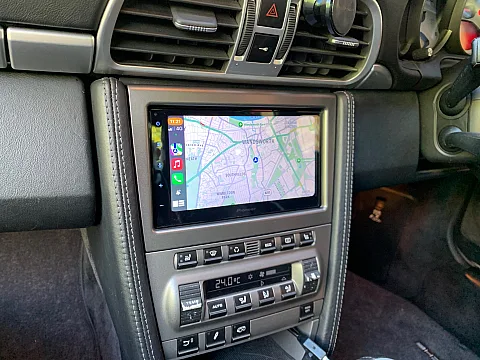 Porsche 997 upgraded with Pioneer SPH-DA160DAB CarPlay stereo