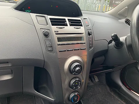 Toyota Yaris 2009 factory radio