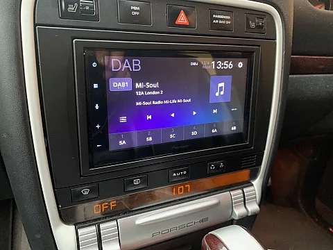 Porsche Cayenne 2005 Pioneer SPH-DA160DAB CarPlay Android stereo installed