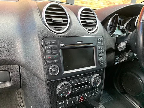 Mercedes ML 2009 Factory Radio