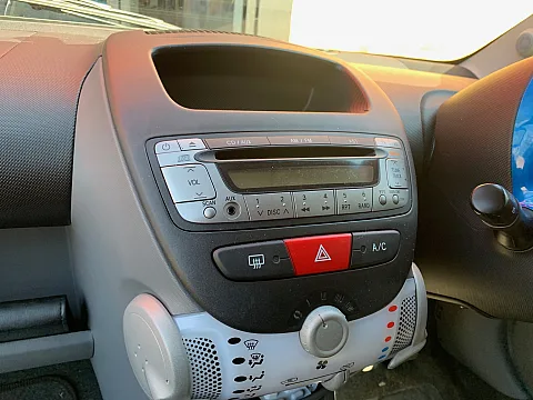 Toyota Aygo 2010 factory radio