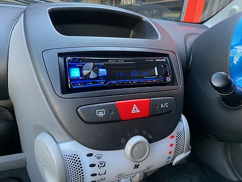 Toyota Aygo 2010 fitted with Alpine UTE-200BT Bluetooth Car Stereo