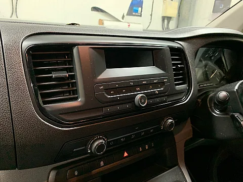 Vauxhall Vivaro 2021 Factory radio