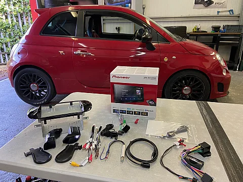 Fiat 500 Abarth 2012 upgraded with Pioneer SPH-DA160DAB stereo