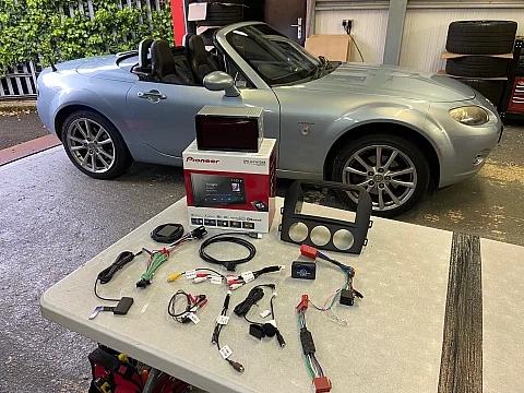 Mazda MX-5 2008 Upgraded with Pioneer SPH-DA360DAB CarPlay Stereo