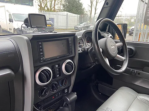 Jeep Wrangler 2010 factory radio