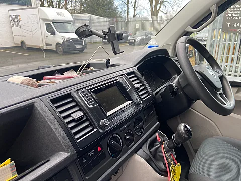 VW Transporter T6 2018 factory radio